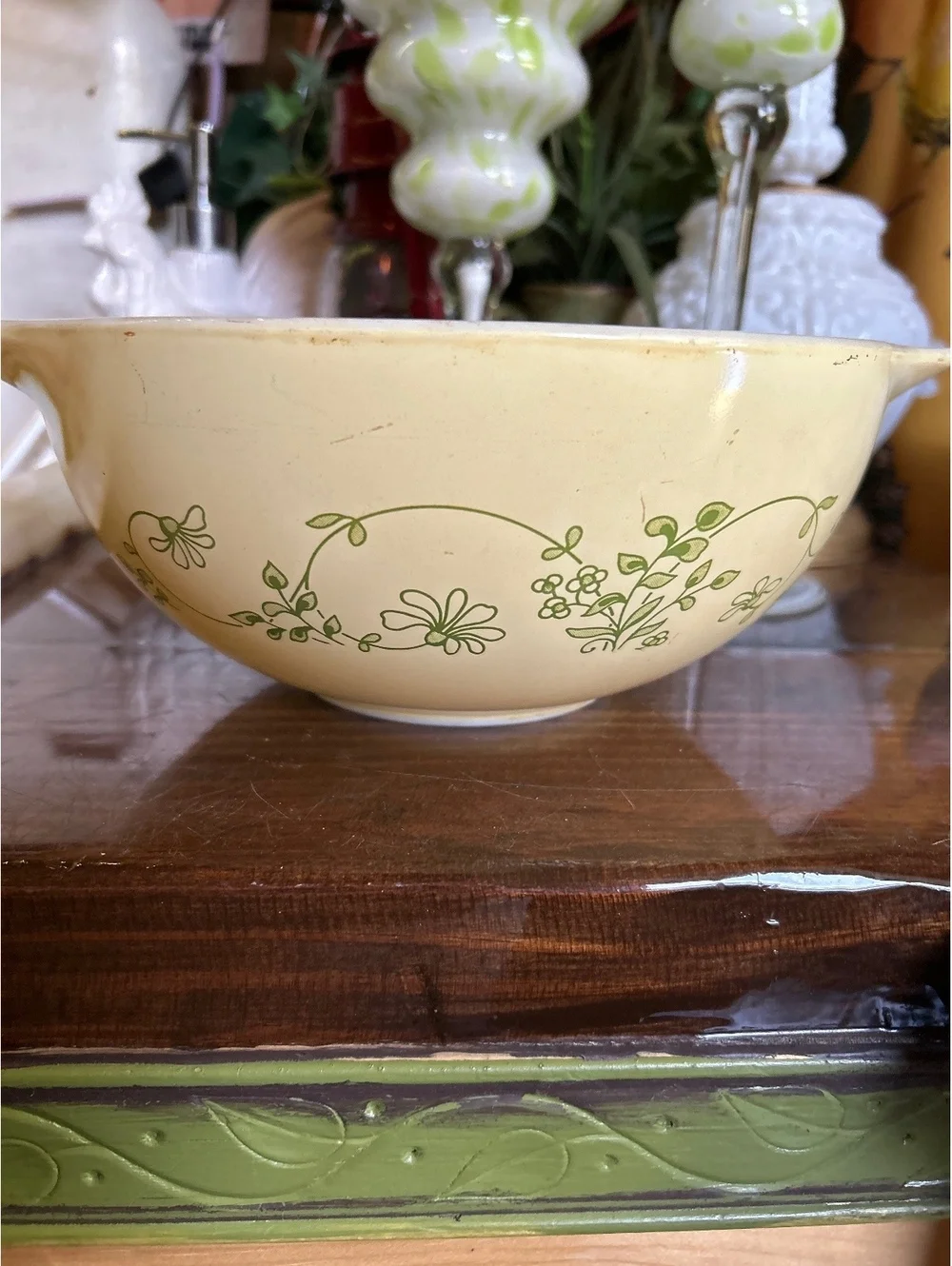 Vintage Pyrex 2.5 Quart Mixing Bowl with Green Floral Design